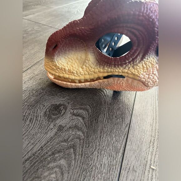 Jurassic world Reptile Velociraptor Mask - Red and Tan - Picture 8 of 9